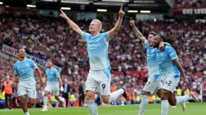 Derby Manchester Memanas, Michael Oliver Disorot Usai Keputusan Kontroversial VAR