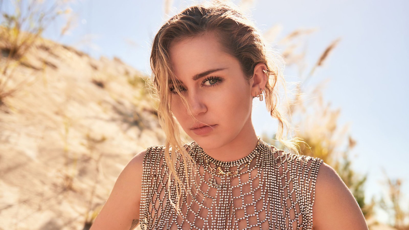 Miley Cyrus Buka Suara Usai Dituding Malas Nyanyi, Akui Sempat Ingin Batalkan Konser